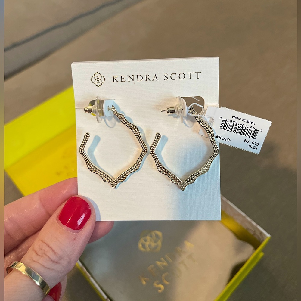 BNWT Kendra Scott Miku Gold Hoop Earrings